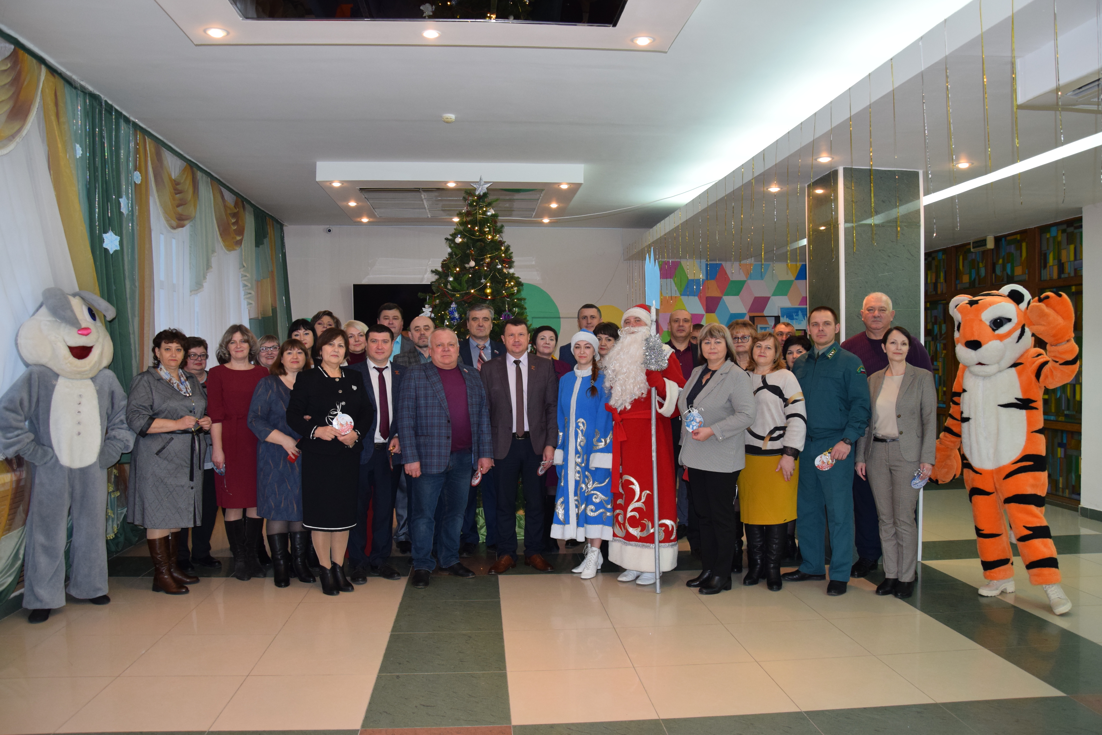 Руководители организаций Вейделевского района приняли участие во Всероссийской акции «Ёлка желаний».