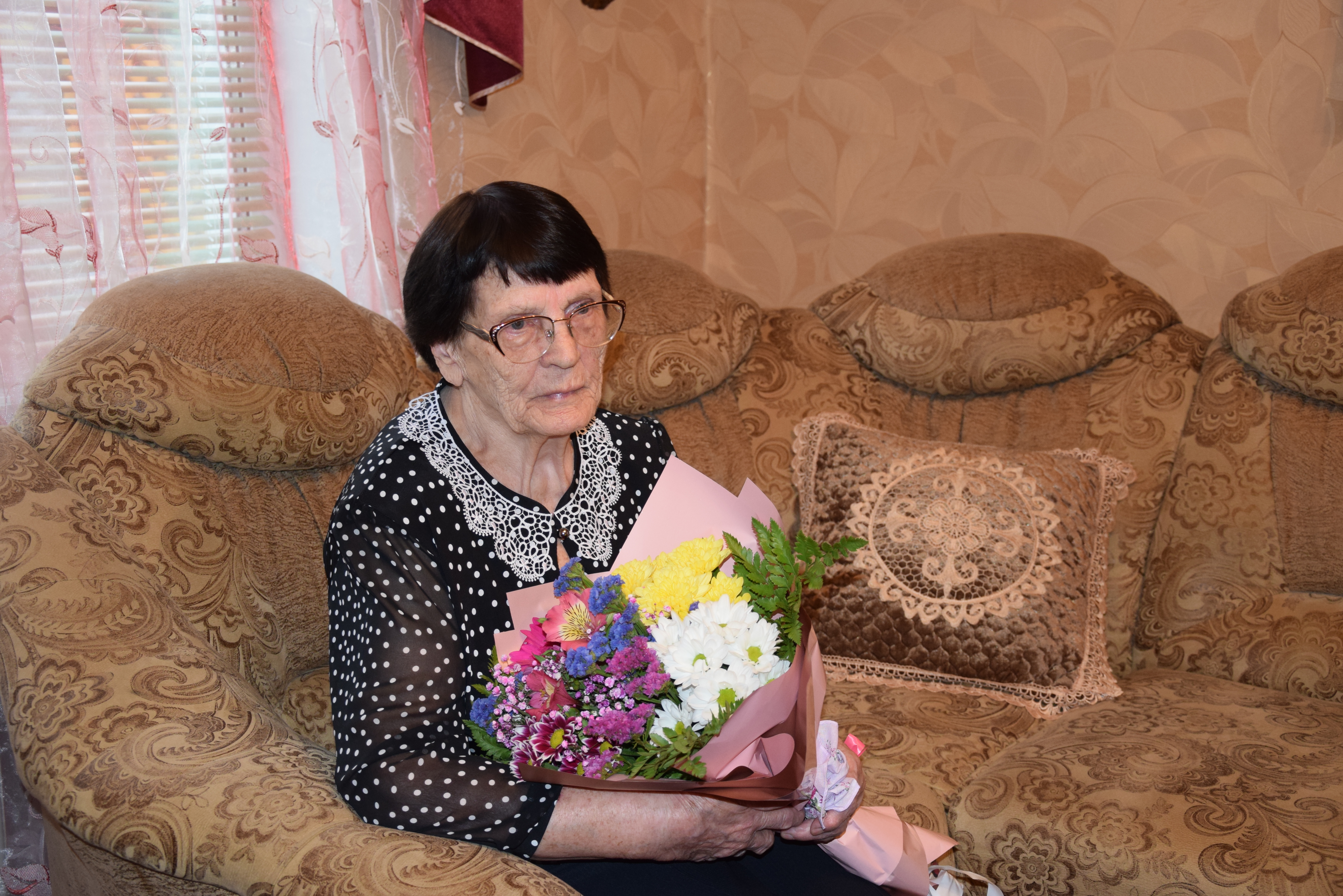90-летний юбилей отмечает жительница посёлка Вейделевка Галина Михайловна Гуржий.