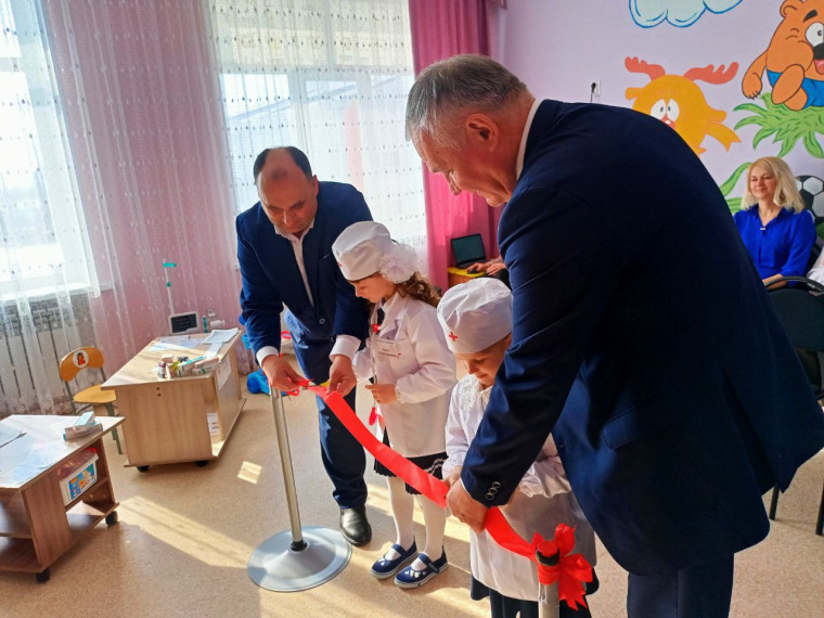 Пять детских садов в сёлах Дегтярное, Зенино, Клименки, Ровны и Солонцы получили подарки от благотворительного фонда «Поколение».. Пять детских садов в сёлах Дегтярное, Зенино, Клименки, Ровны и Солонцы получили подарки от благотворительного фонда «Поколение»..