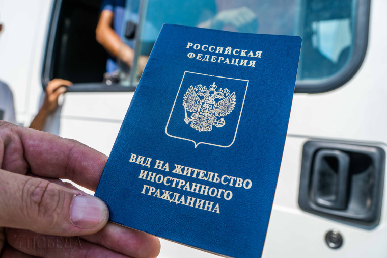 Иностранцы, находящиеся на территории РФ с нарушением сроков пребывания, или их работодатели могут обратиться в органы внутренних дел РФ. Иностранцы, находящиеся на территории РФ с нарушением сроков пребывания, или их работодатели могут обратиться в органы внутренних дел РФ.