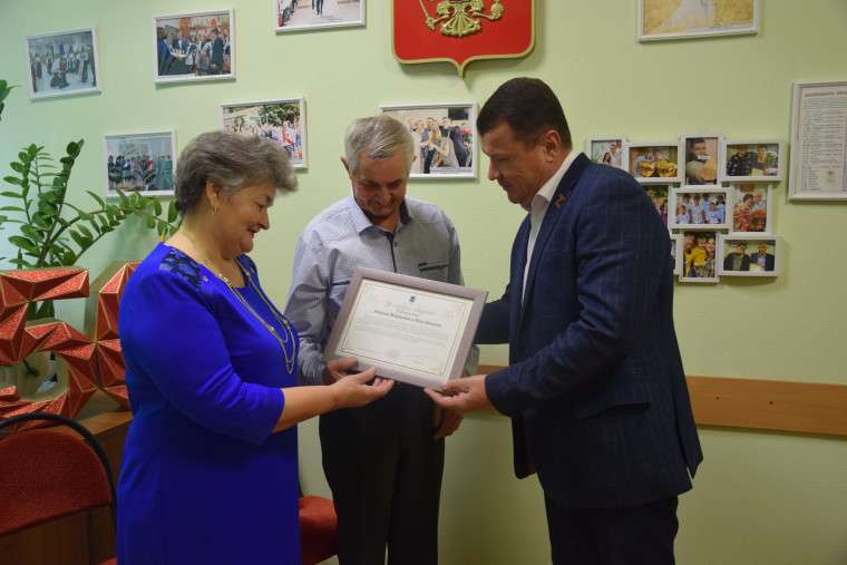 Супруги Бондаренко из Вейделевки отметили 50-летие совместной жизни.