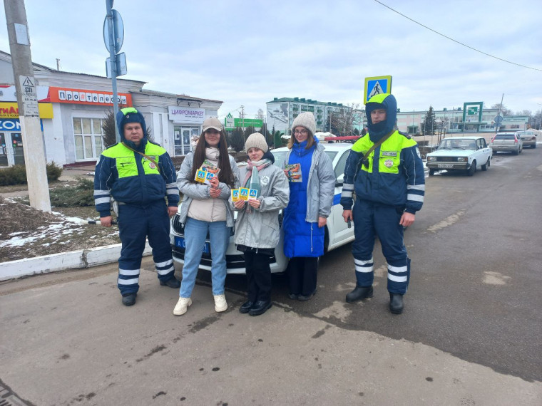 Сотрудники Госавтоинспекции Вейделевского района совместно с волонтерами провели оперативно профилактическое мероприятие "ПЕШЕХОД".