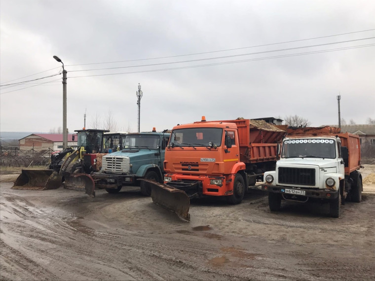 Исполняющий обязанности главы администрации района Александр Алексеев проверил готовность коммунальных служб района к содержанию дорог в зимний период.