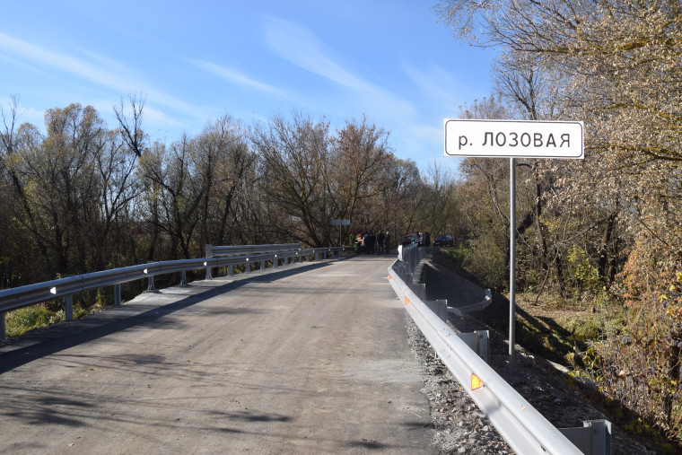 Завершен ремонт моста через реку Лозовая в селе Белый Колодезь.