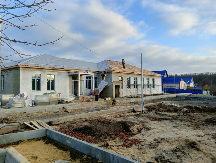 В Николаевке полным ходом идет ремонт здания для размещения в нем Центра общей врачебной практики.