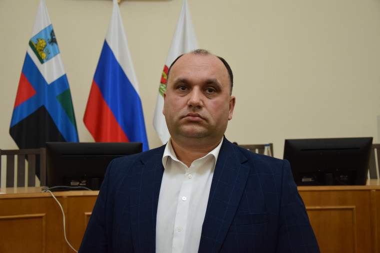 Глава администрации Вейделевского района Белгородской области Александр Алексеев  ушёл в отставку.