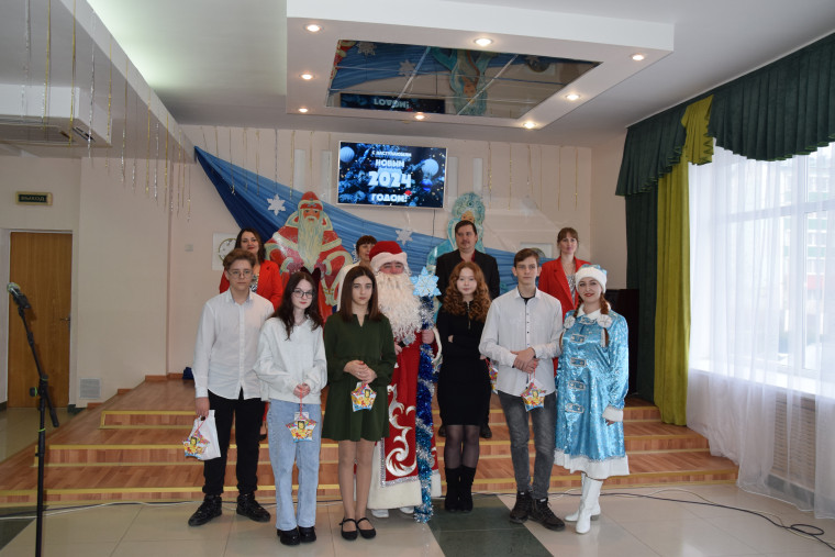 В преддверии Нового года, пять юных жителей Вейделевского района получили свой первый документ - паспорт гражданина Российской Федерации.
