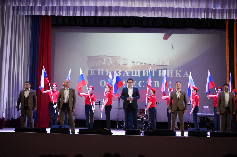 Сегодня в преддверии Дня защитника Отечества в Вейделевском Центре культурного развития прошло торжественное мероприятие «Имею честь служить тебе, Россия!».